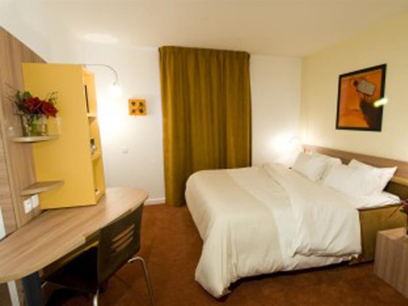 Canal - La Hotel