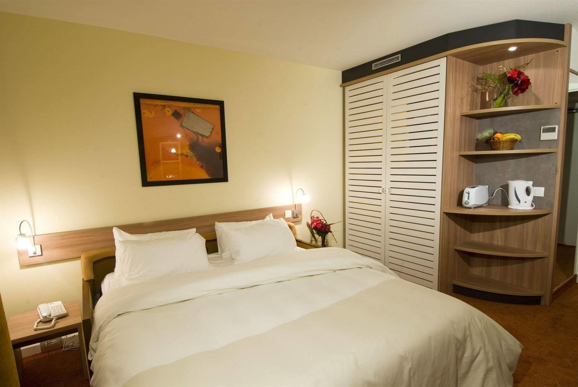Canal - La Hotel