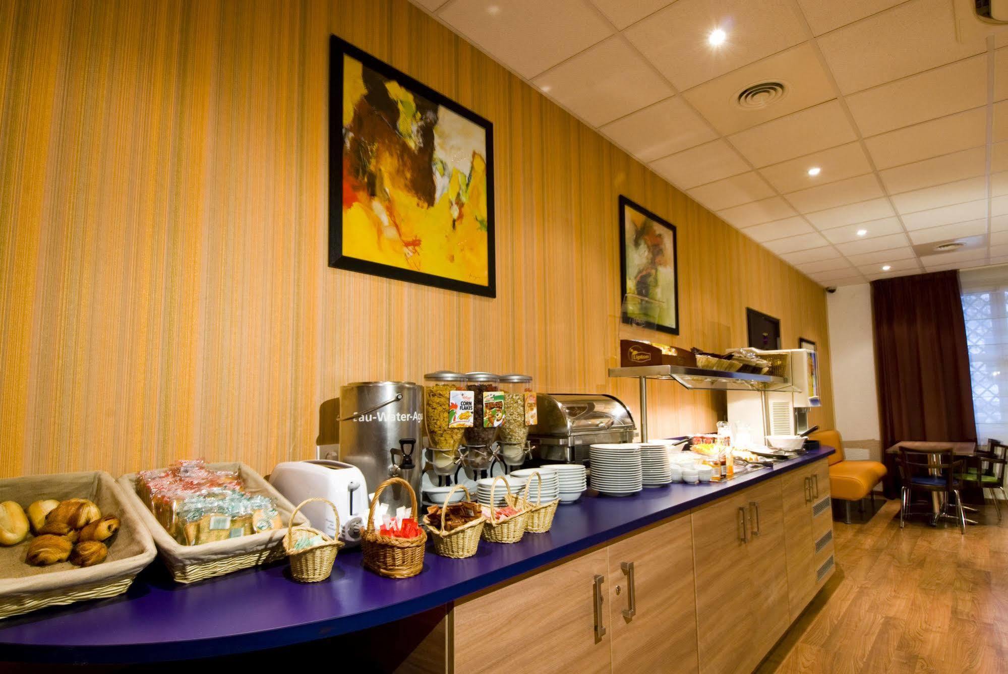 Canal - La Hotel