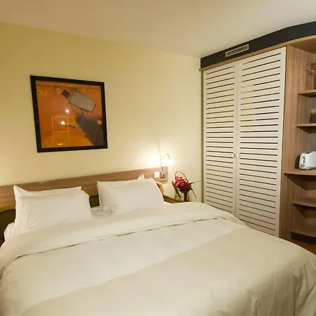 Canal - La Hotel